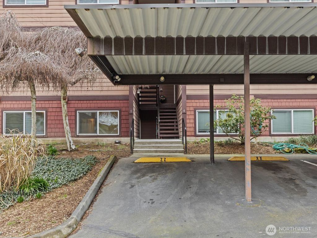 Photo of 17430 Ambaum Boulevard S #1, Burien, WA 98148 (MLS # 2346685)