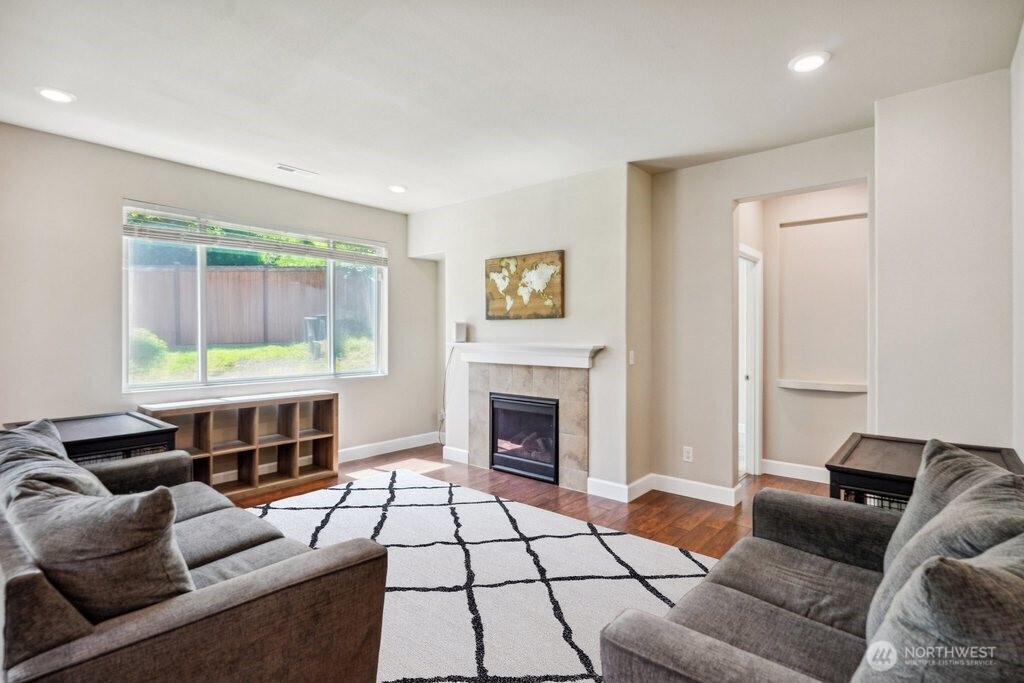 2006 186th Street Ct E