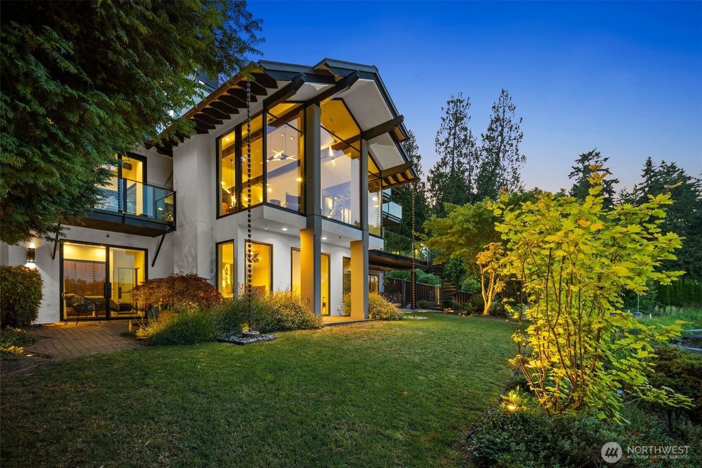 Photo of 4014 E Mercer Way, Mercer Island, WA 98040 (MLS # 2402611)