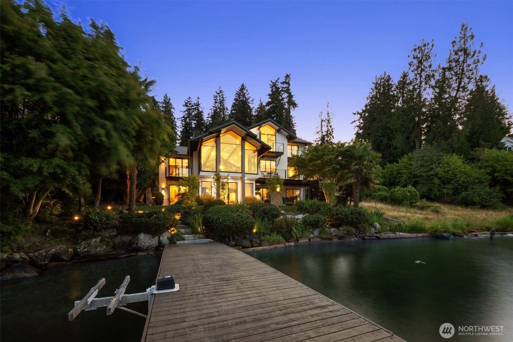 Photo of 4014 E Mercer Way, Mercer Island, WA 98040 (MLS # 2402611)