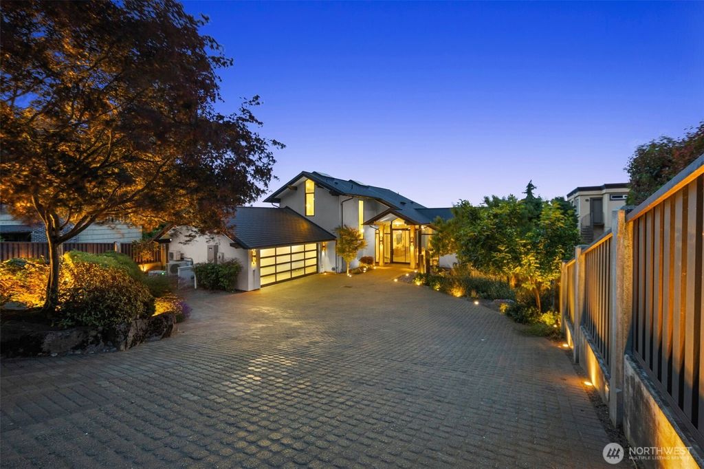 Photo of 4014 E Mercer Way, Mercer Island, WA 98040 (MLS # 2402611)