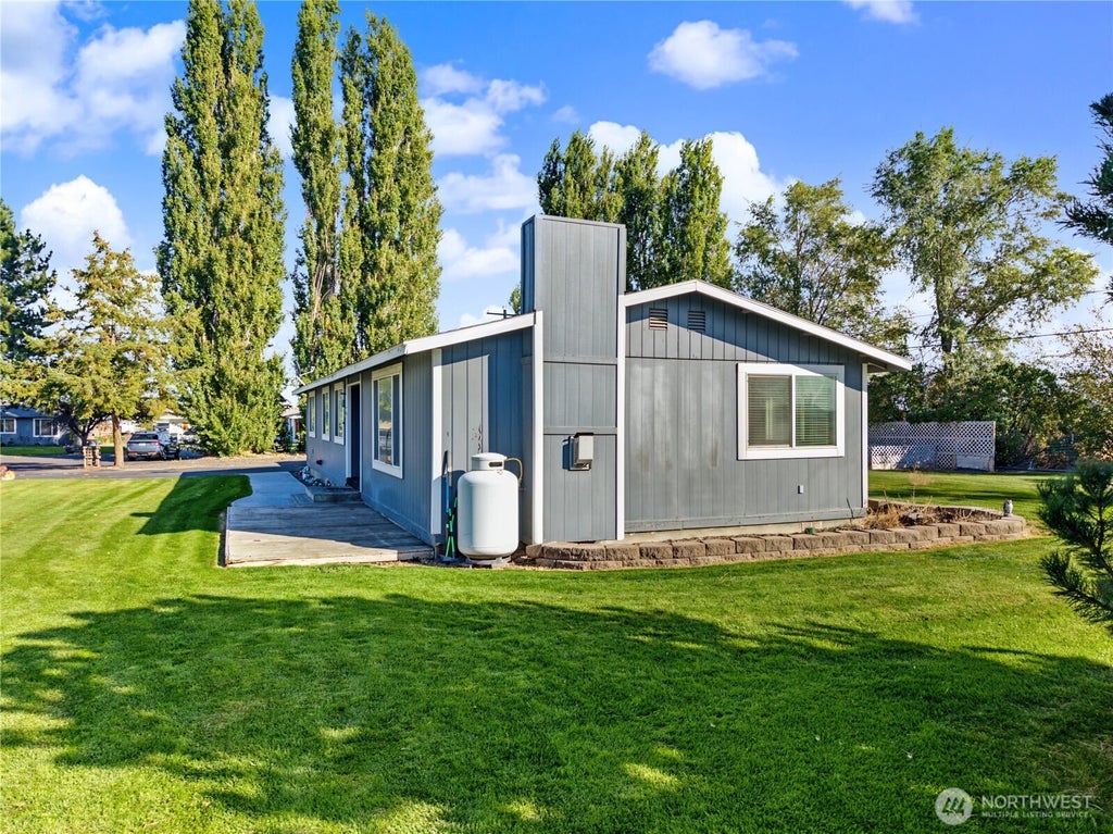 Photo of 3022 Arrow Place NE, Moses Lake, WA 98837 (MLS # 2588619)
