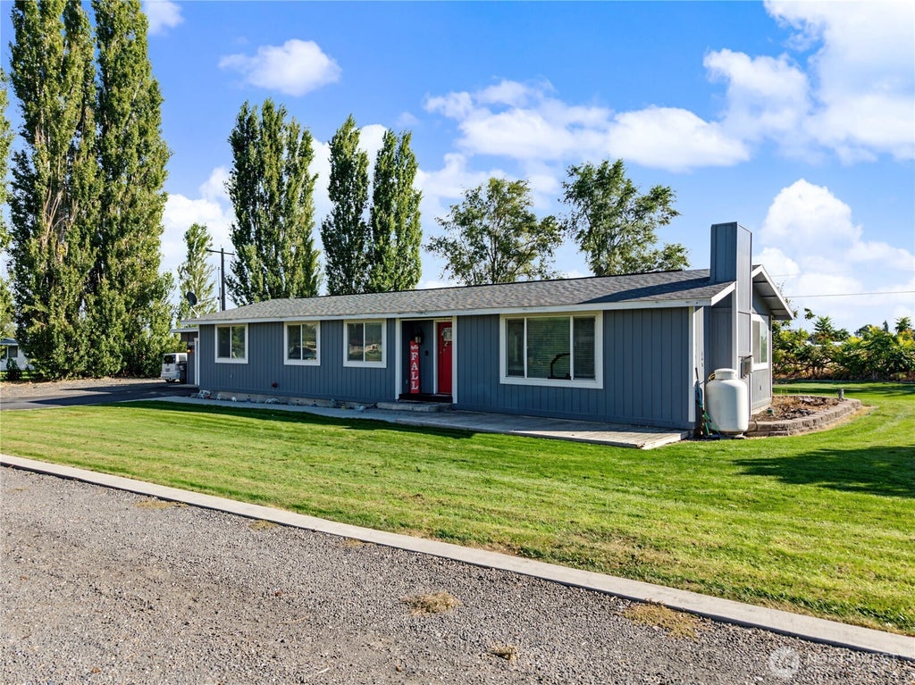 Photo of 3022 Arrow Place NE, Moses Lake, WA 98837 (MLS # 2588619)