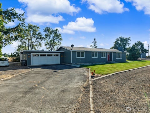 Photo of 3022 Arrow Place NE, Moses Lake, WA 98837 (MLS # 2588619)