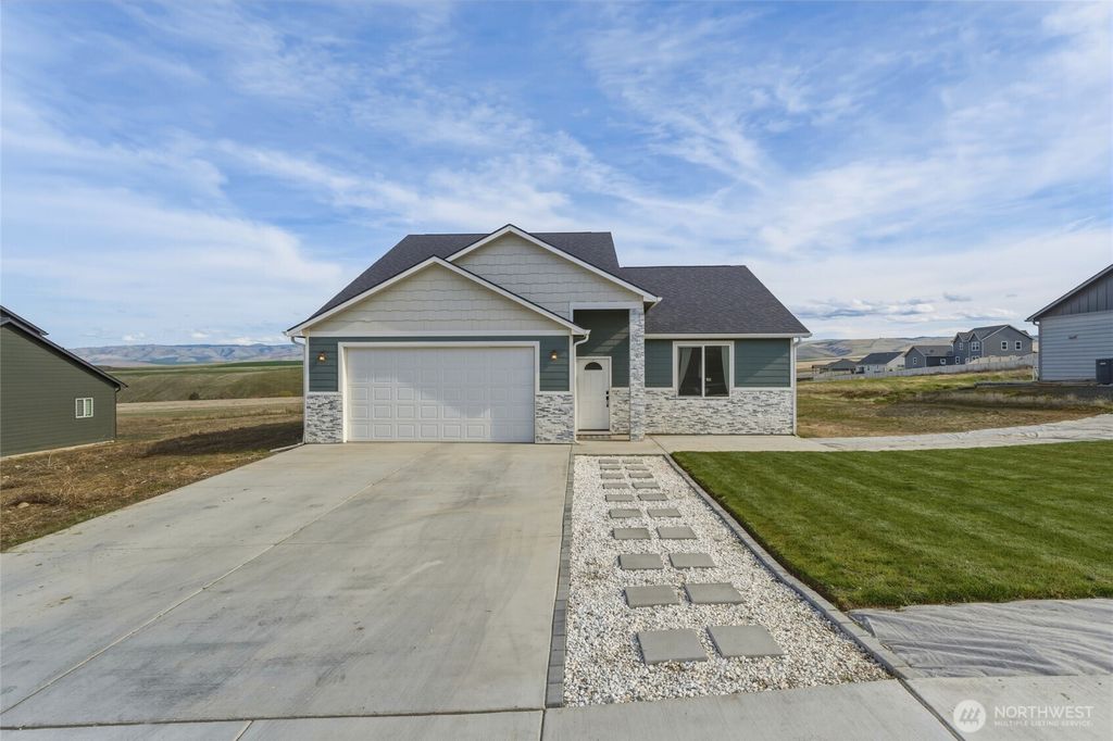 Photo of 2208 Key Blvd Blvd, Milton-Freewater, OR 97862 (MLS # 2485209)