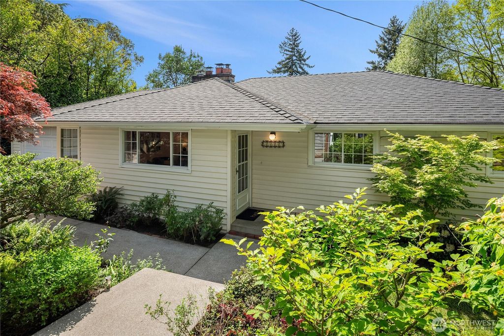 Photo of 10617 21st Avenue SW, Seattle, WA 98146 (MLS # 2521125)