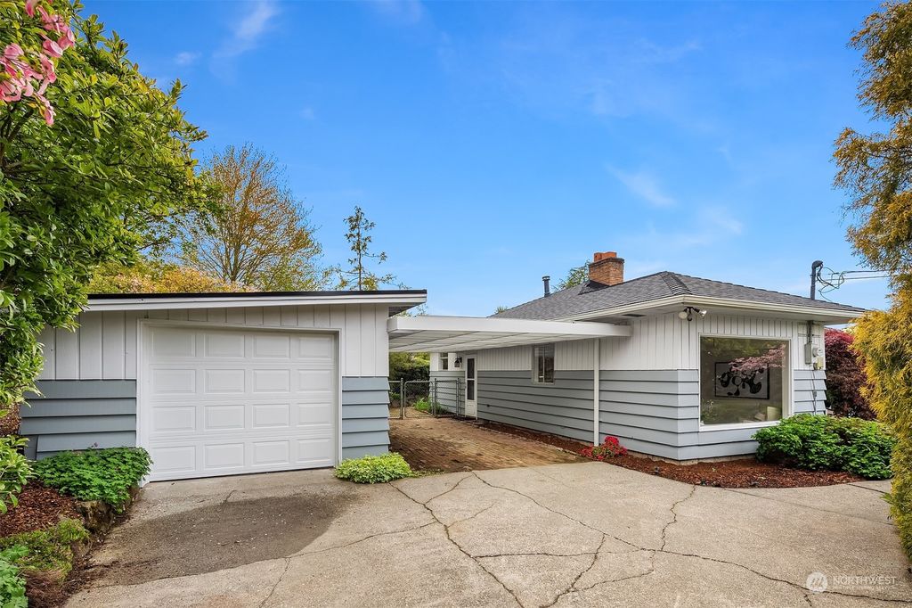 Photo of 513 S 18th Street, Renton, WA 98055 (MLS # 2230345)