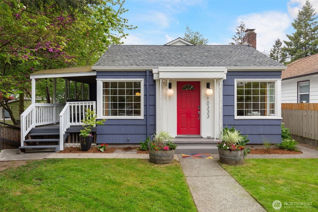 Photo of 10333 Interlake Avenue N, Seattle, WA 98133 (MLS # 2375102)