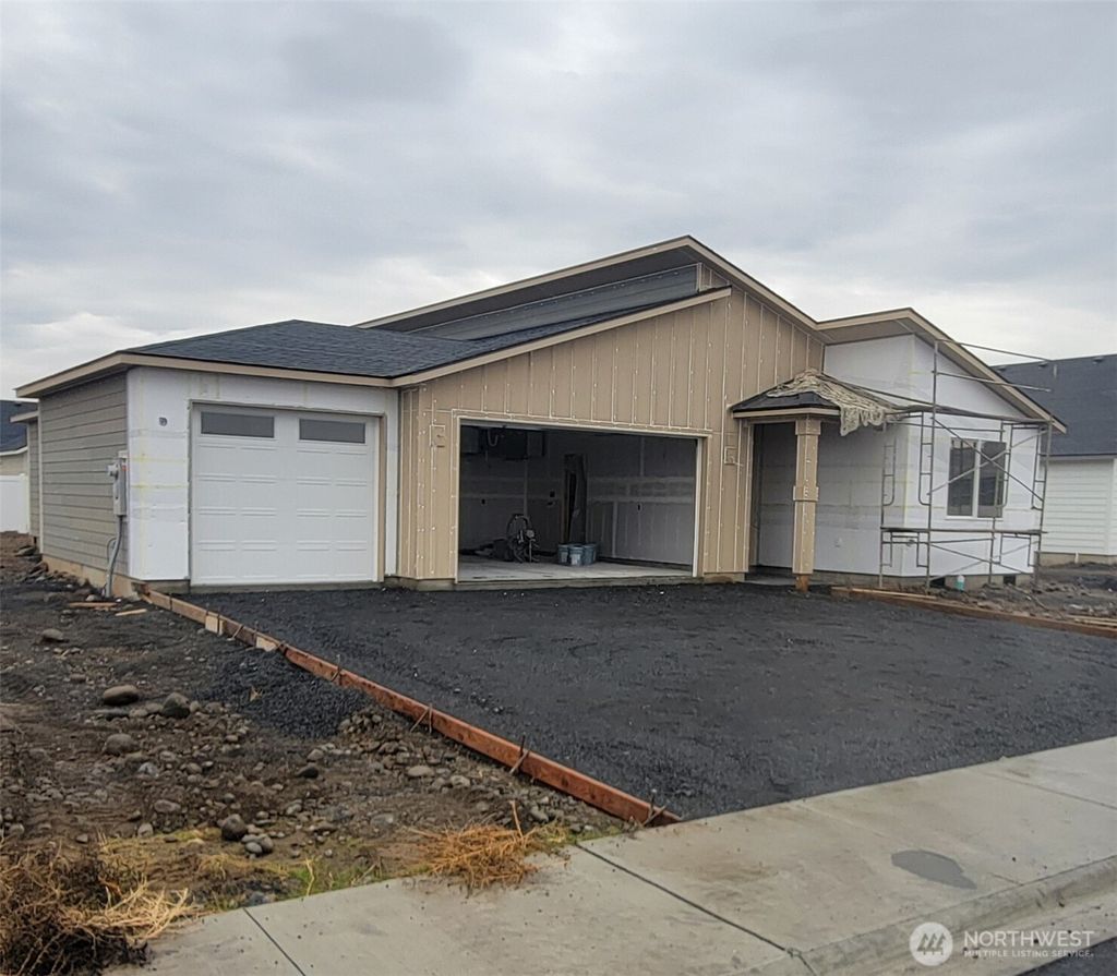 Photo of 1170 8th Avenue NE, Ephrata, WA 98823 (MLS # 2458606)