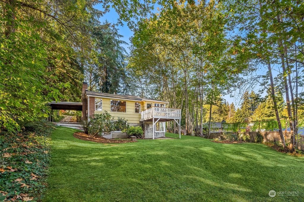 Photo of 9020 45th Avenue NE, Seattle, WA 98115 (MLS # 2009587)