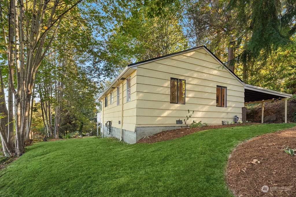 Photo of 9020 45th Avenue NE, Seattle, WA 98115 (MLS # 2009587)