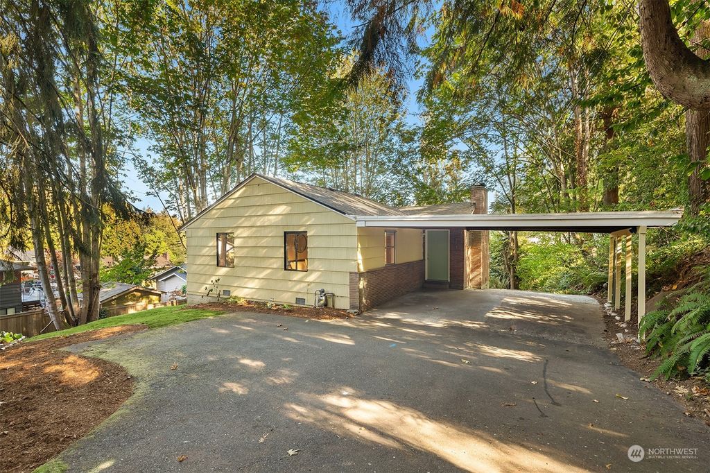 Photo of 9020 45th Avenue NE, Seattle, WA 98115 (MLS # 2009587)