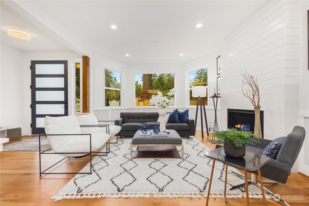 Photo of 15118 SE 40th Place, Bellevue, WA 98006 (MLS # 2165085)