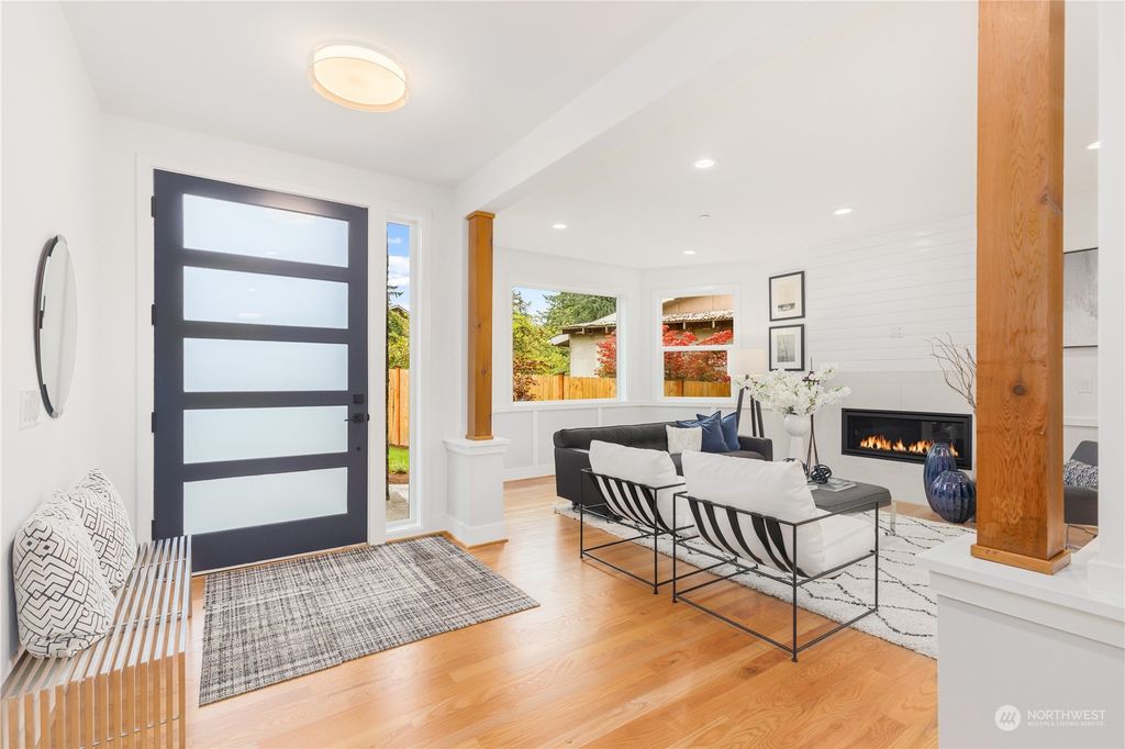 Photo of 15118 SE 40th Place, Bellevue, WA 98006 (MLS # 2165085)