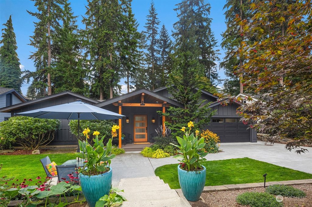Photo of 16549 NE 99th Street, Redmond, WA 98052 (MLS # 2292744)