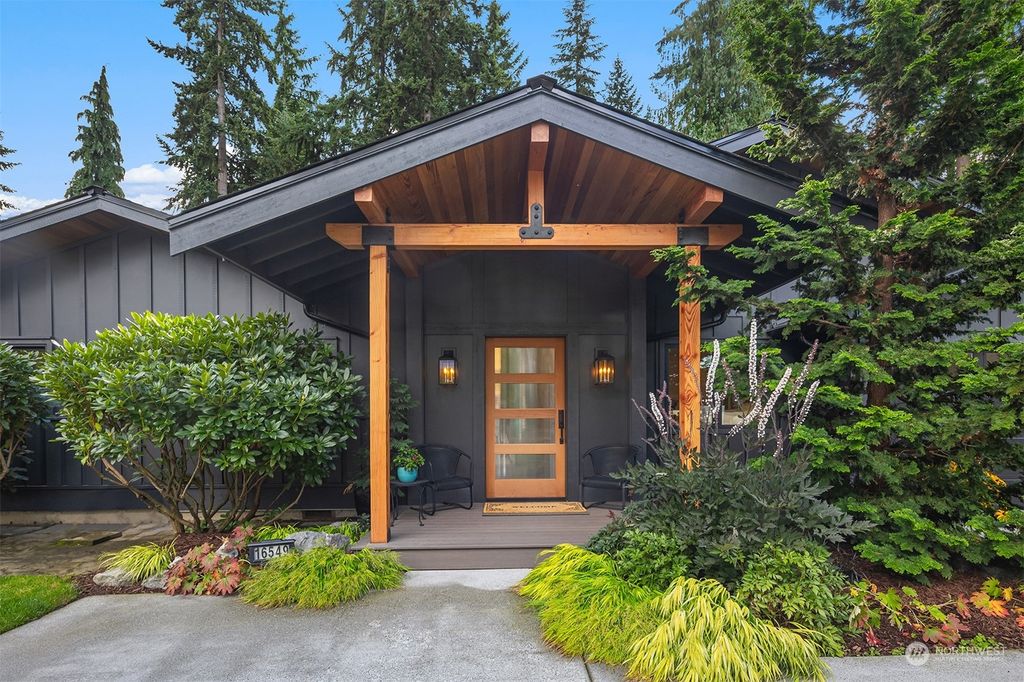 Photo of 16549 NE 99th Street, Redmond, WA 98052 (MLS # 2292744)