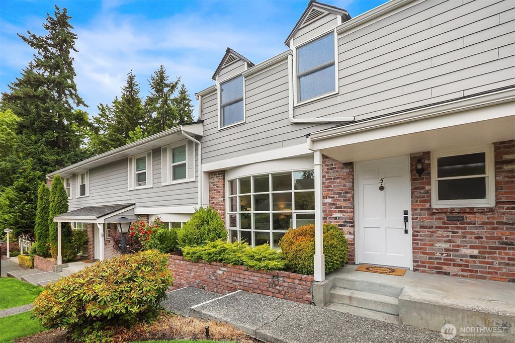 Photo of 1420 Bellevue Way SE #5, Bellevue, WA 98004 (MLS # 2414057)