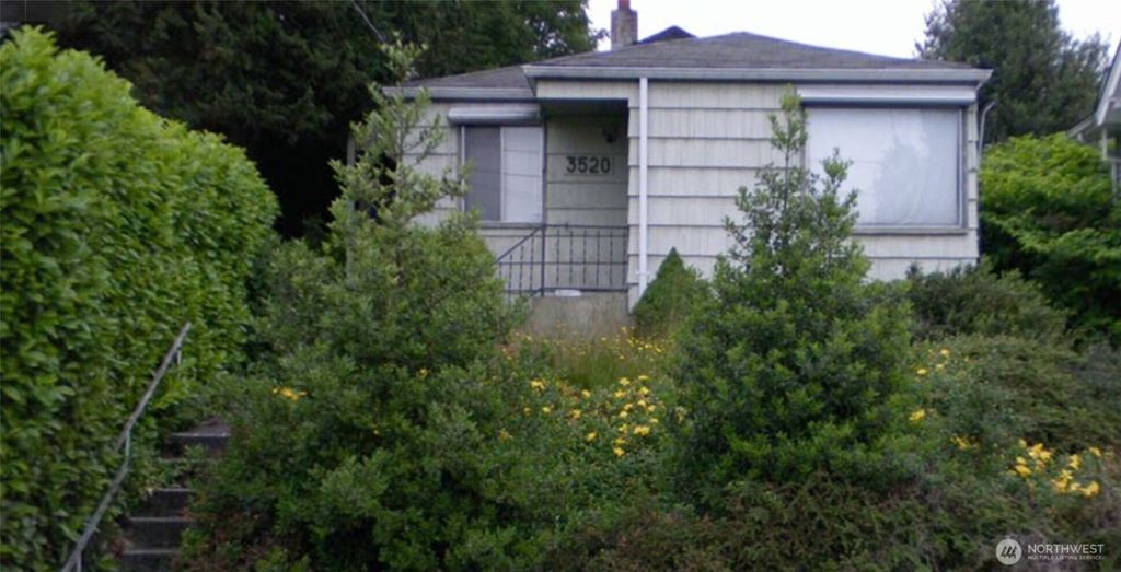 Photo of 3522 Ashworth Avenue N, Seattle, WA 98103 (MLS # 2467775)