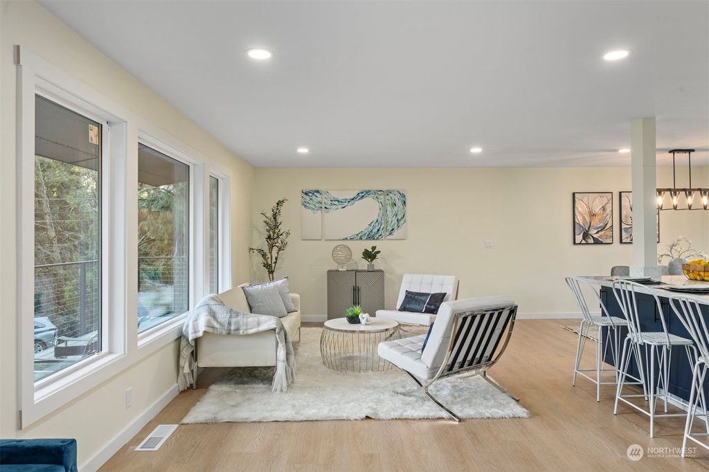 Photo of 1520 NE 106th Street, Seattle, WA 98125 (MLS # 2176968)