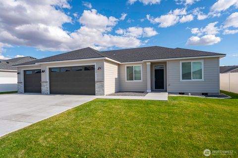 Photo of 912 7th Avenue NE, Ephrata, WA 98823 (MLS # 2527093)