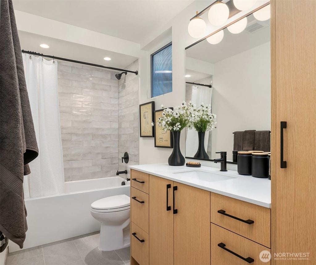 Photo of 1455 22nd Avenue #A, Seattle, WA 98122 (MLS # 2567276)
