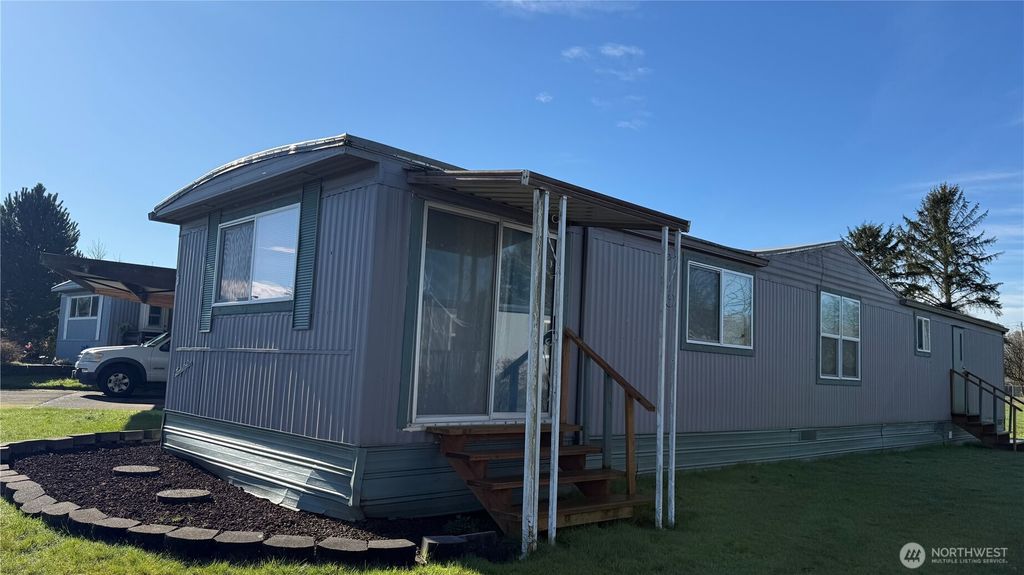 Photo of 7 Meander Way, Aberdeen, WA 98520 (MLS # 2480000)