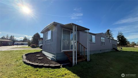 7 Meander Way Aberdeen WA 98520