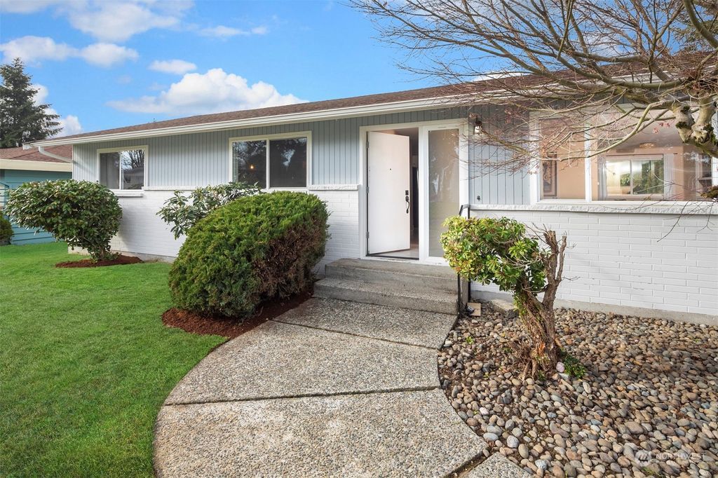 Photo of 14423 5th Place S, Burien, WA 98168 (MLS # 2034306)