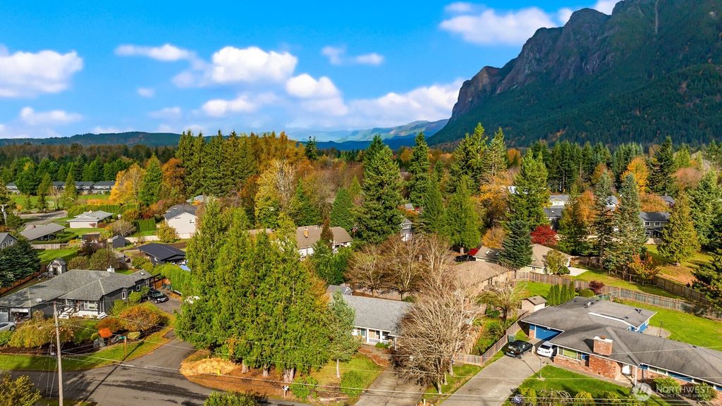 Photo of 460 Meadow Drive SE, North Bend, WA 98045 (MLS # 2450997)