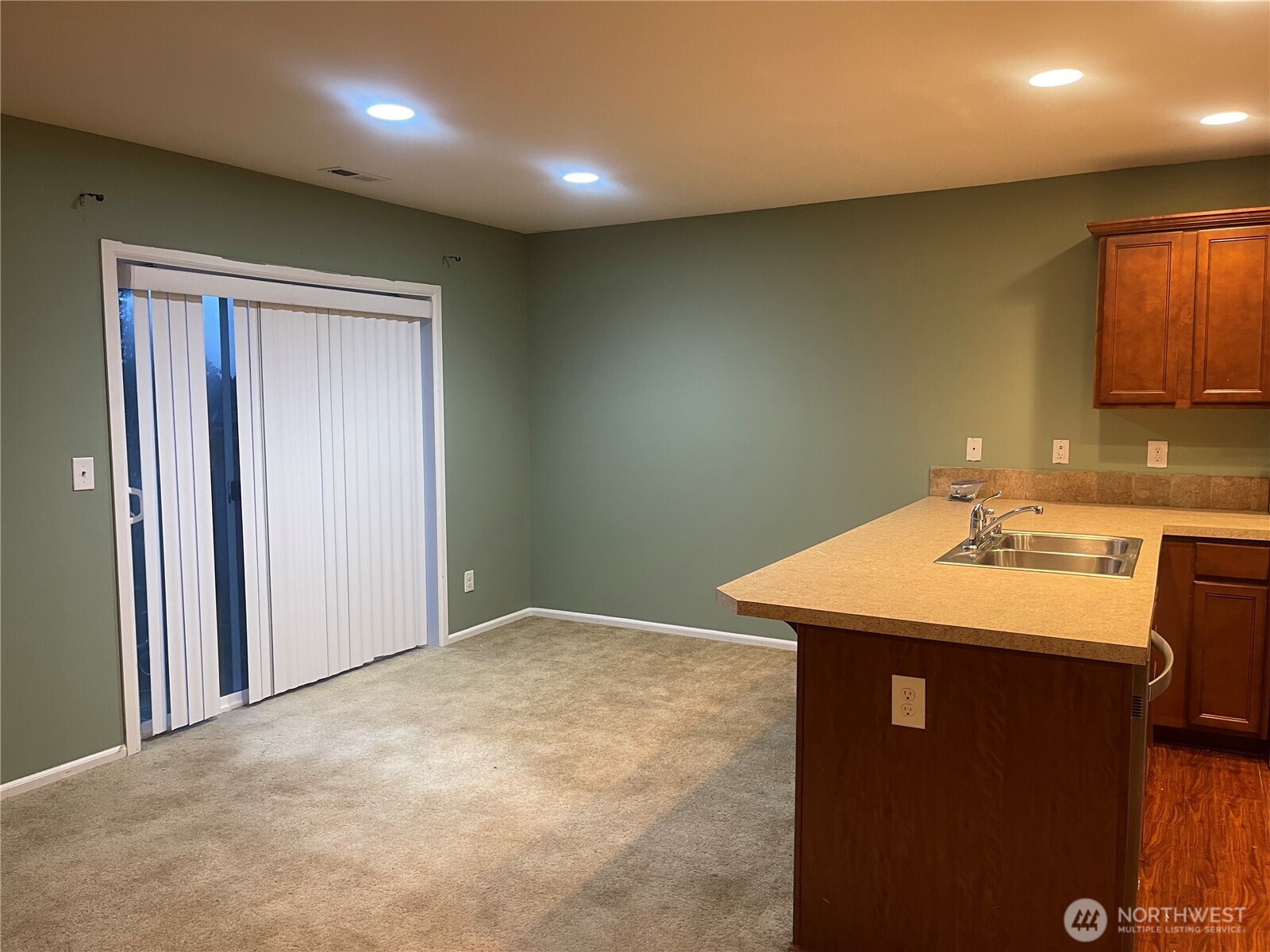 4244 E Roosevelt Avenue