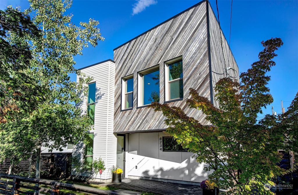 Photo of 6234 Flora Avenue S, Seattle, WA 98108 (MLS # 2318570)