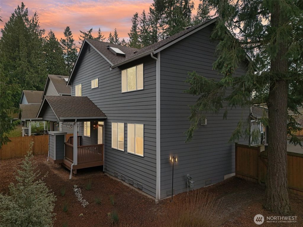Photo of 611 NW 180th Street, Shoreline, WA 98177 (MLS # 2345092)