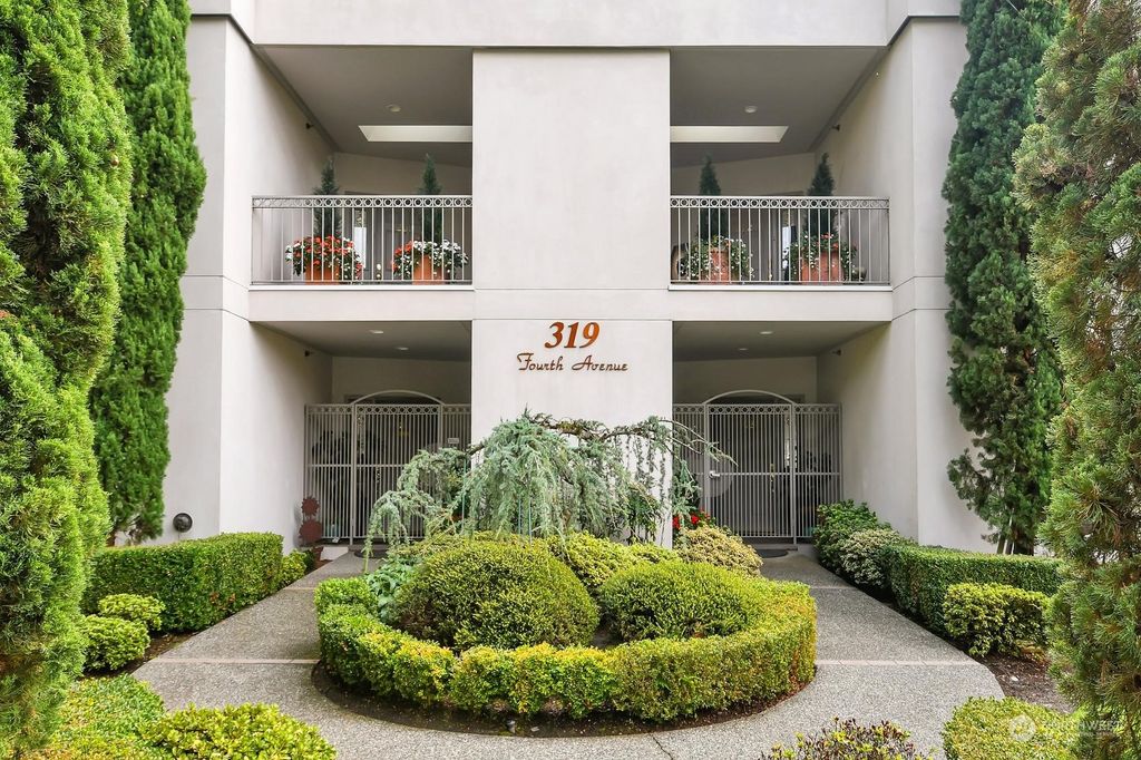 Photo of 319 4th Avenue #102, Kirkland, WA 98033 (MLS # 2168779)