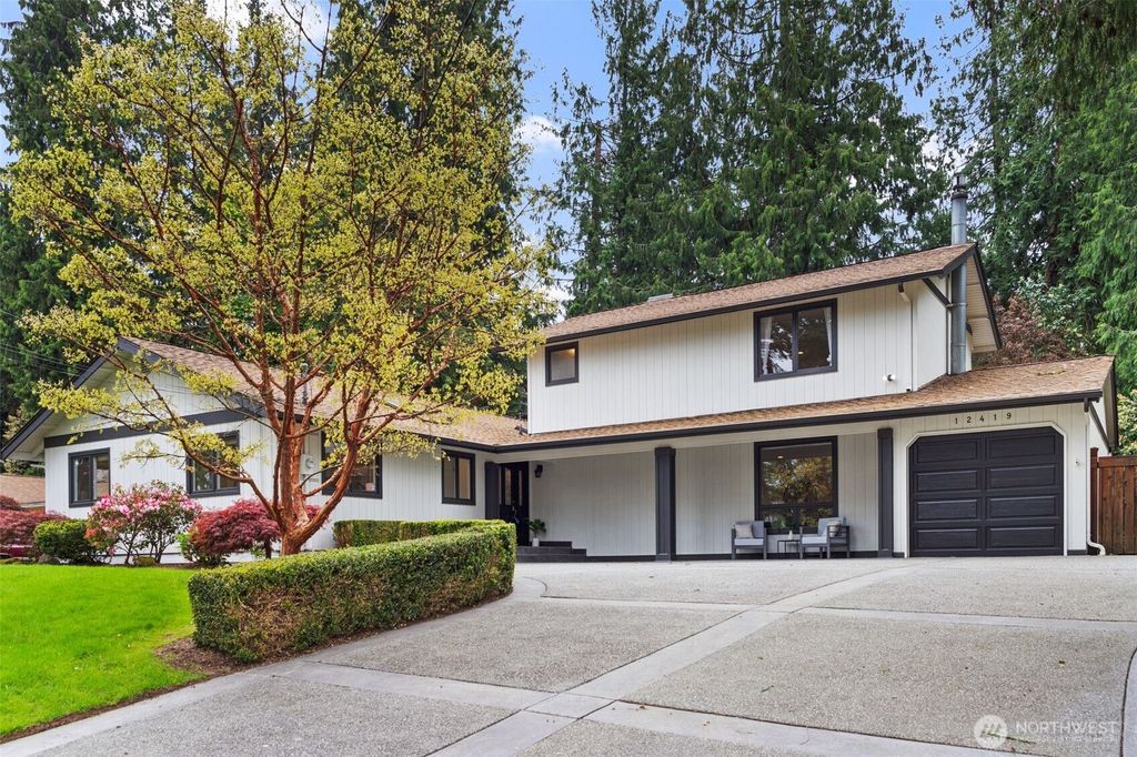 Photo of 12419 NE 72nd Street, Kirkland, WA 98033 (MLS # 2366460)