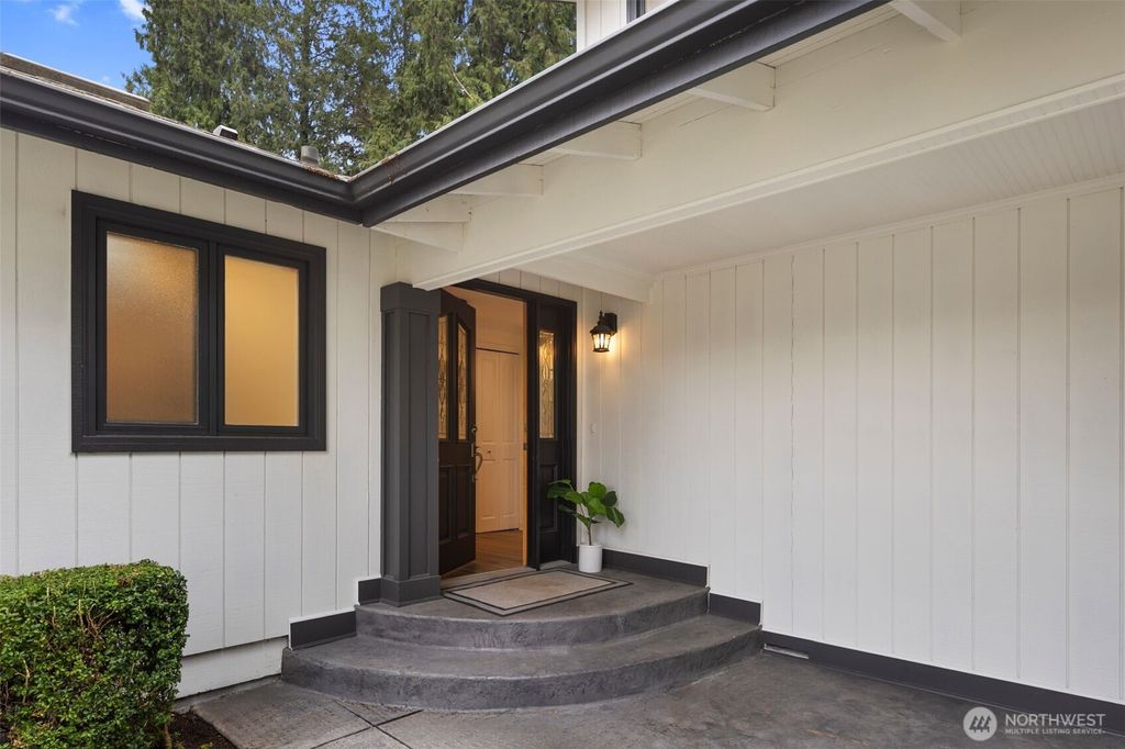 Photo of 12419 NE 72nd Street, Kirkland, WA 98033 (MLS # 2366460)