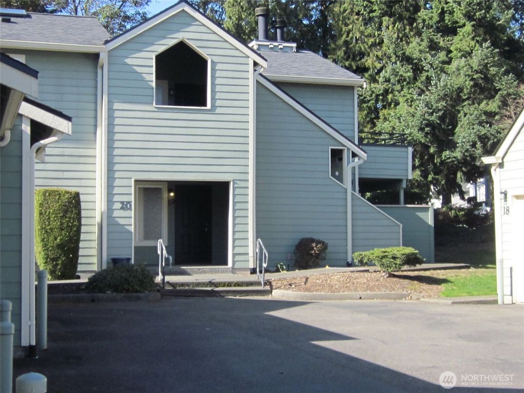 Photo of 451 S 328th Street #E20, Federal Way, WA 98003 (MLS # 2489484)