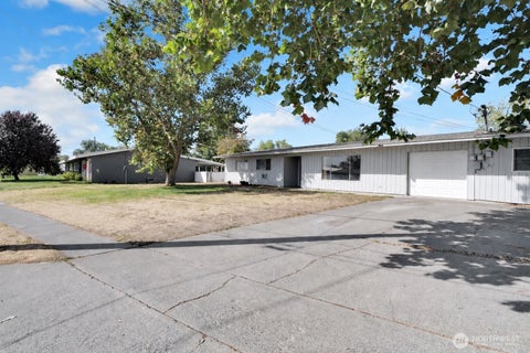 Photo of 9023 McConnell Drive #A, Moses Lake, WA 98837 (MLS # 2585500)