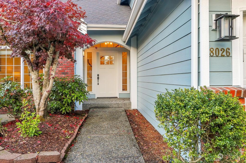 Photo of 8026 NE 122nd Place, Kirkland, WA 98034 (MLS # 2305958)