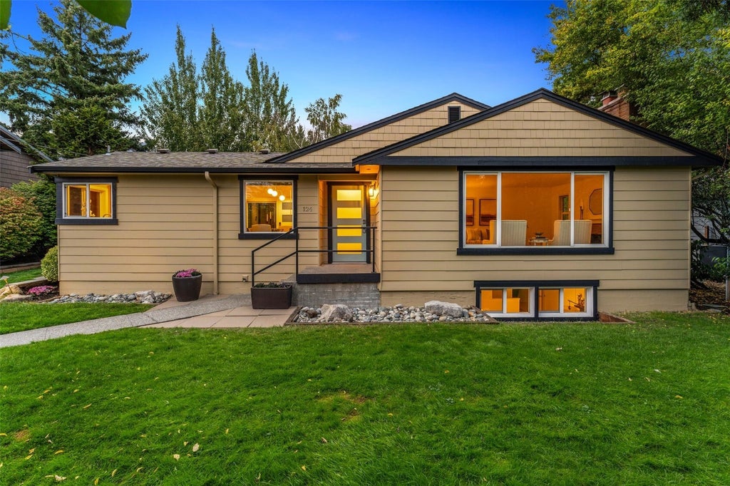 Photo of 124 6th Avenue, Kirkland, WA 98033 (MLS # 2598929)