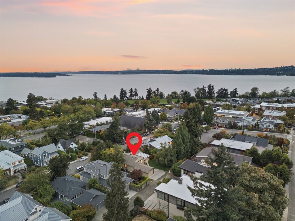 Photo of 124 6th Avenue, Kirkland, WA 98033 (MLS # 2598929)