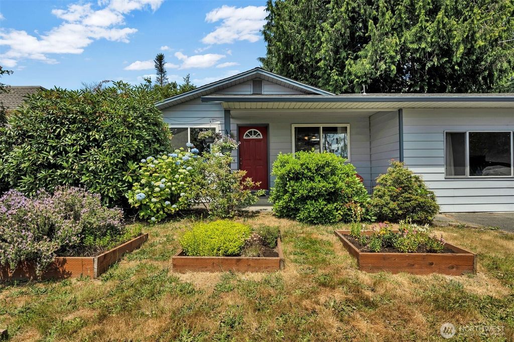 Photo of 5817 204th Street SW, Lynnwood, WA 98036 (MLS # 2392241)