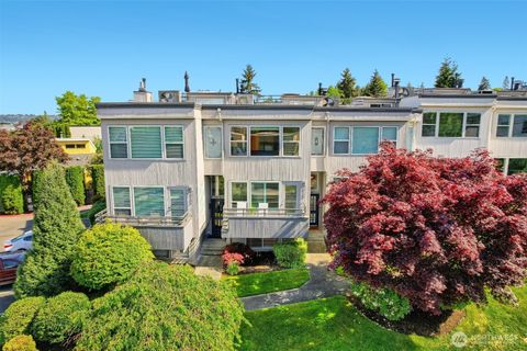 Photo of 10108 NE 63rd Street, Kirkland, WA 98033 (MLS # 2513962)