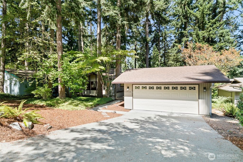 Photo of 15916 SE 42nd Place, Bellevue, WA 98006 (MLS # 2422661)