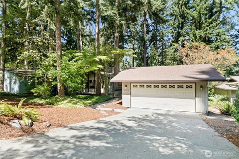 Photo of 15916 SE 42nd Place, Bellevue, WA 98006 (MLS # 2422661)