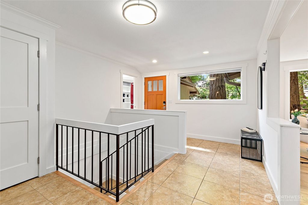 Photo of 15916 SE 42nd Place, Bellevue, WA 98006 (MLS # 2422661)