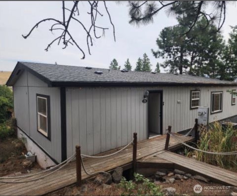 Photo of 230 Ridge Loop RD RD, Cle Elum, WA 98922 (MLS # 2586004)