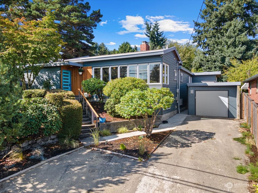 Photo of 3618 Federal Avenue, Everett, WA 98201 (MLS # 2230141)