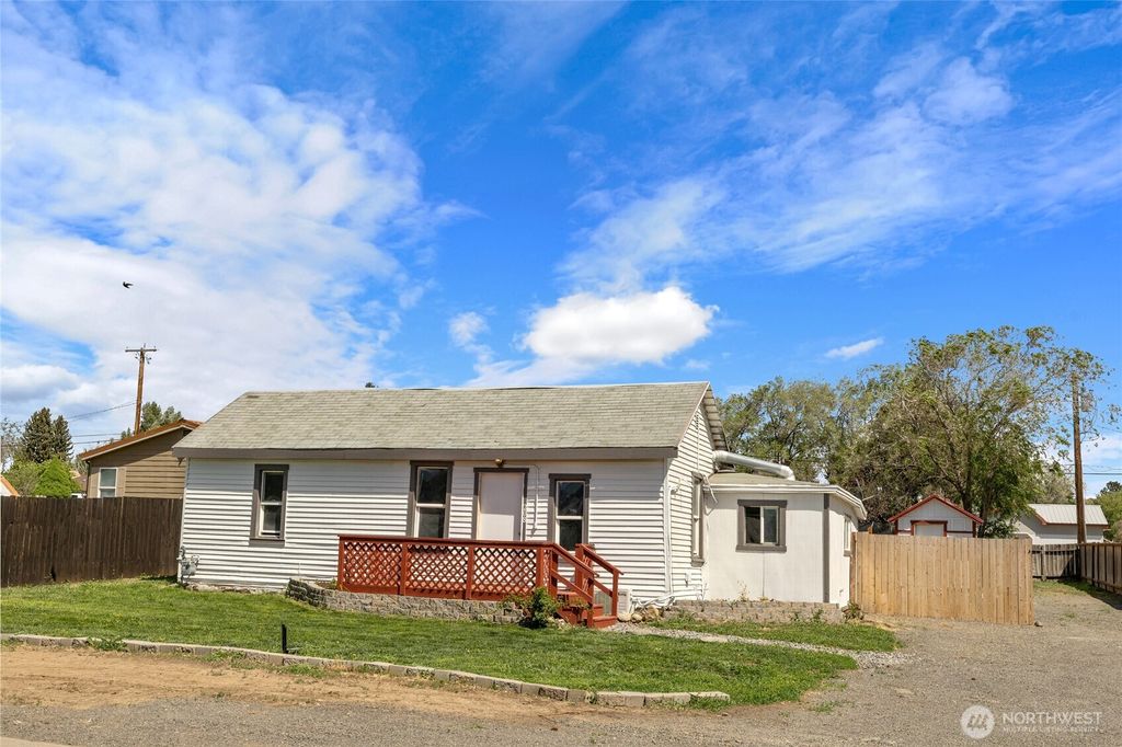 Photo of 208 N Spokane Street, Kittitas, WA 98934 (MLS # 2521836)