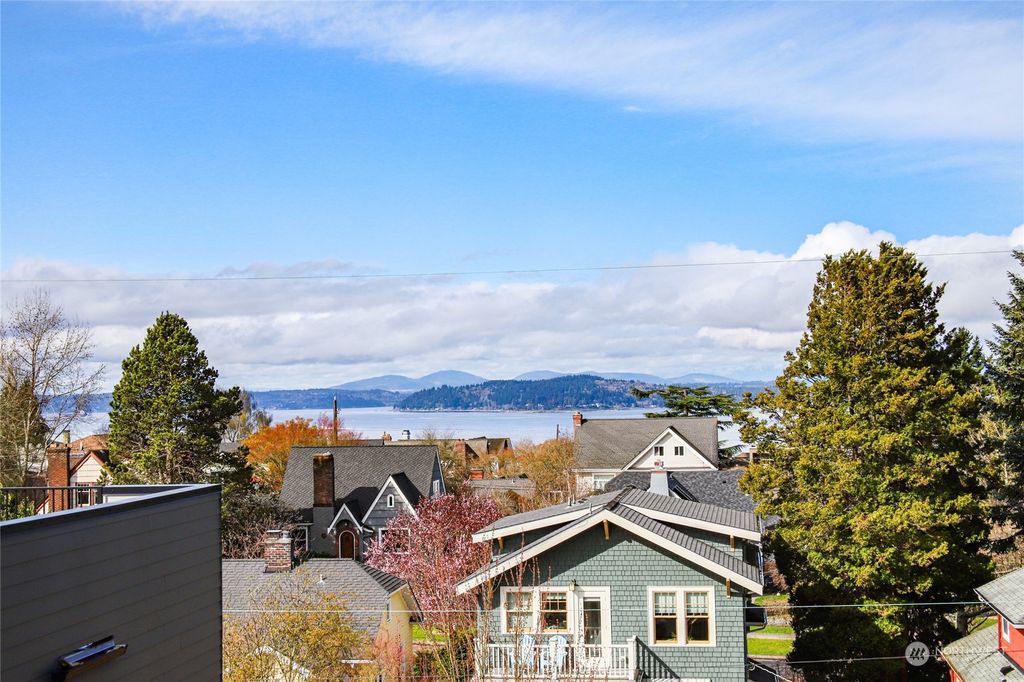 Photo of 1519 B 44th Avenue SW, Seattle, WA 98116 (MLS # 2212289)