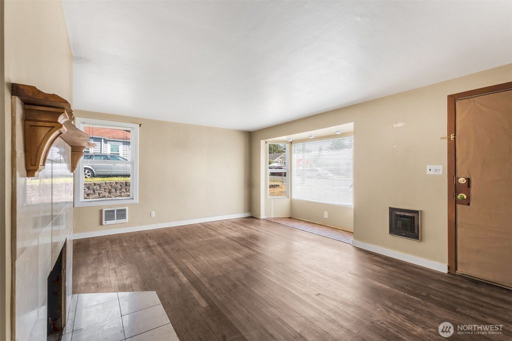 Photo of 662 SW 137th Street, Burien, WA 98166 (MLS # 2386181)